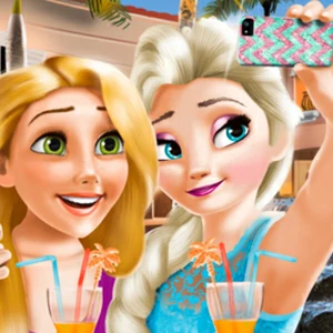 Elsa S Funny Selfie